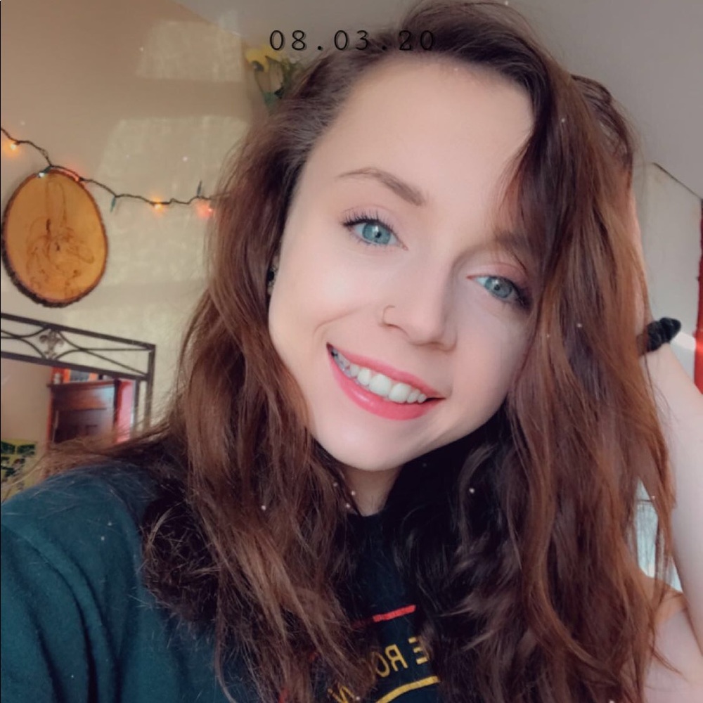 Meet your Posher, Alicia